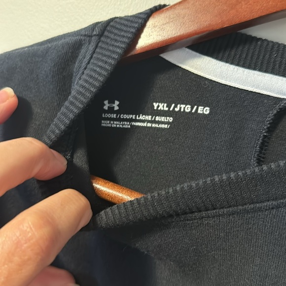 Under Armour long sleeve sweatshirt youth sz xl EUC - Picture 4 of 5